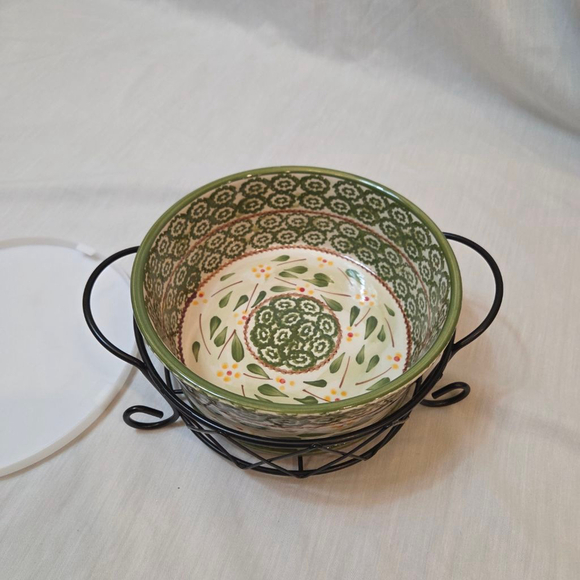 Temp-tations Old World Green Cream 1.5QT Serveware Bowl w/ Lid, Stand & trivet - Picture 3 of 9